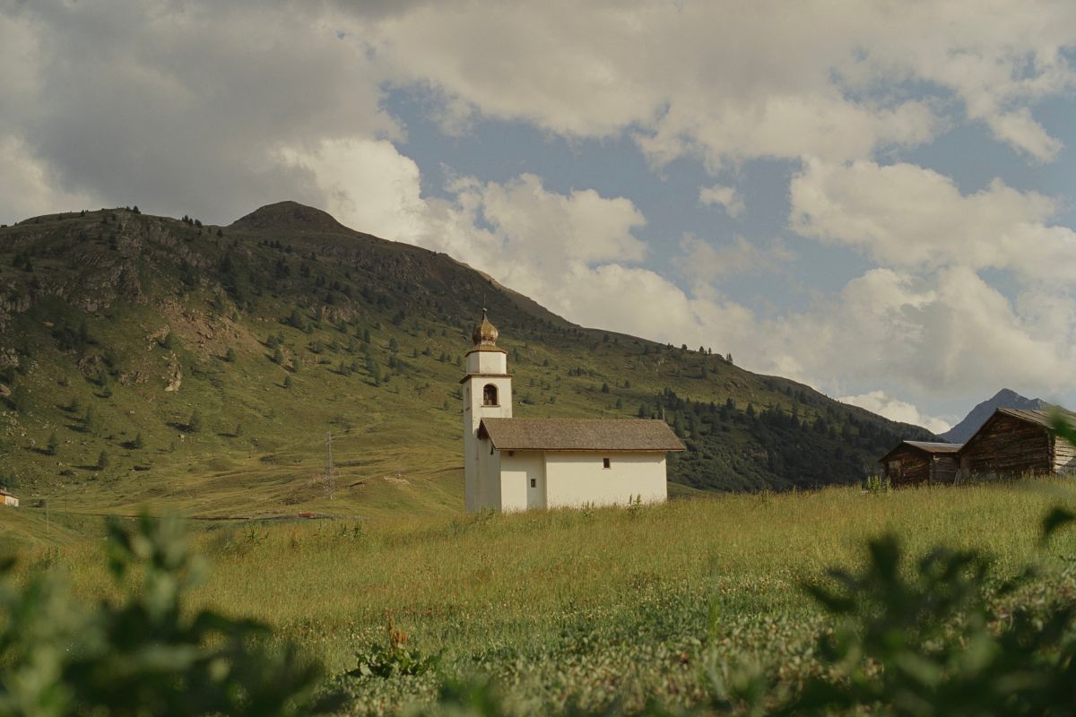 Fotografie alpského kostelíku