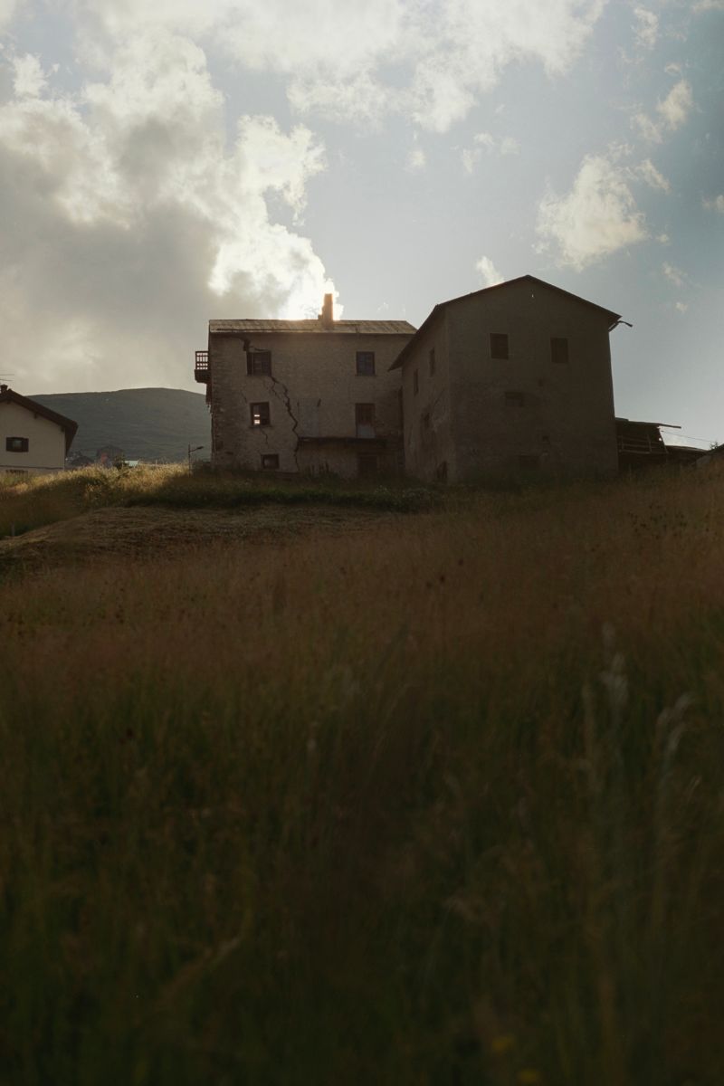 Fotka staré horské chaty